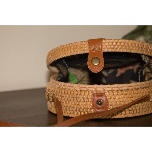 Authentic Bali Rattan Round Bag – Handwoven Ata Boho Purse with Batik Lining - Picture 14 of 16